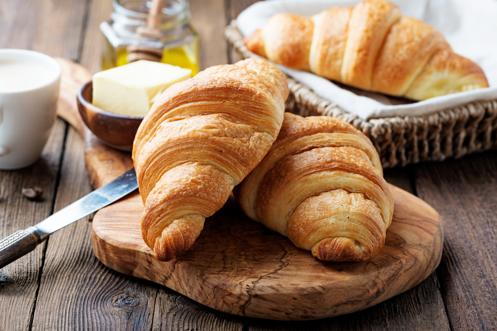 The menus at these establishments, including breakfast items and coffee drinks